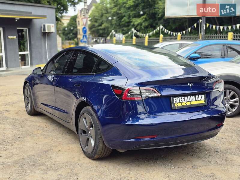 Седан Tesla Model 3 2023 в Львове