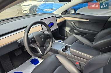 Седан Tesla Model 3 2023 в 