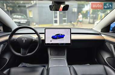 Седан Tesla Model 3 2023 в 