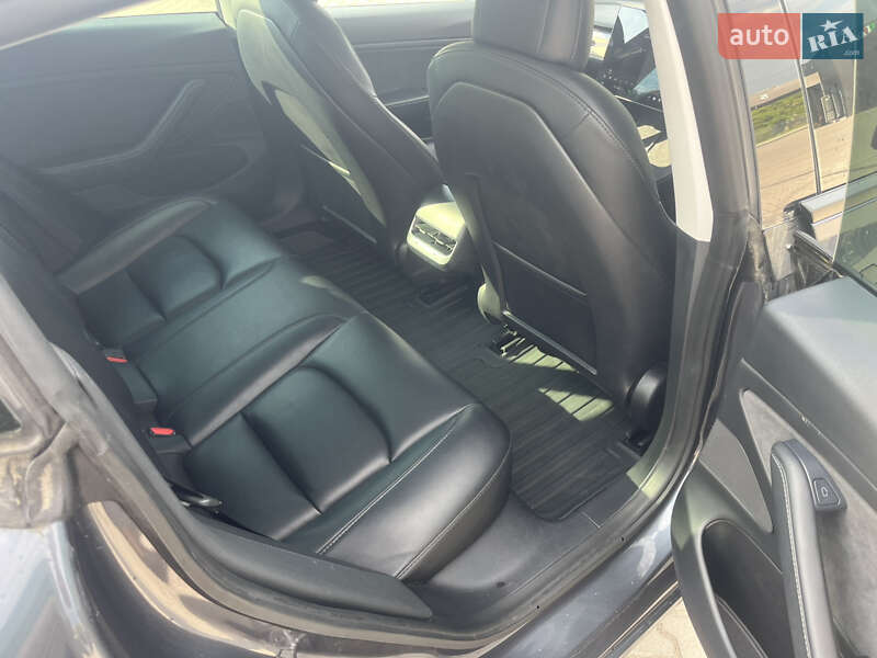 Седан Tesla Model 3 2021 в Львові