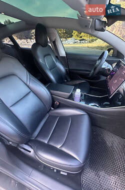 Седан Tesla Model 3 2019 в 