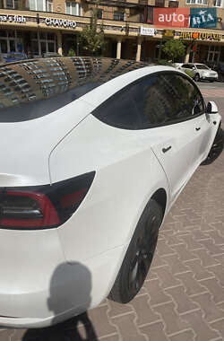 Седан Tesla Model 3 2021 в 
