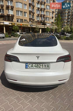 Седан Tesla Model 3 2021 в 
