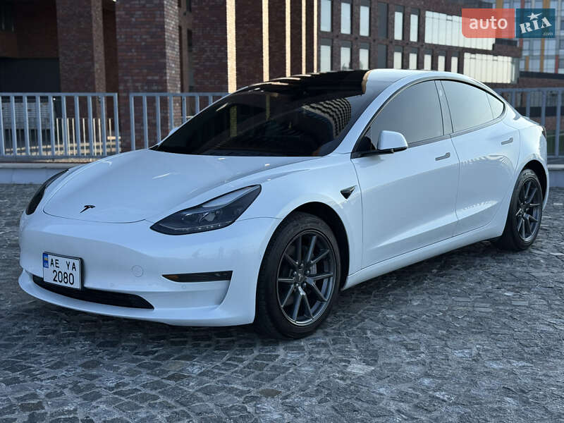Седан Tesla Model 3 2022 в Днепре