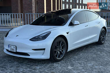 Седан Tesla Model 3 2022 в 