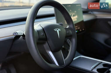 Седан Tesla Model 3 2022 в 