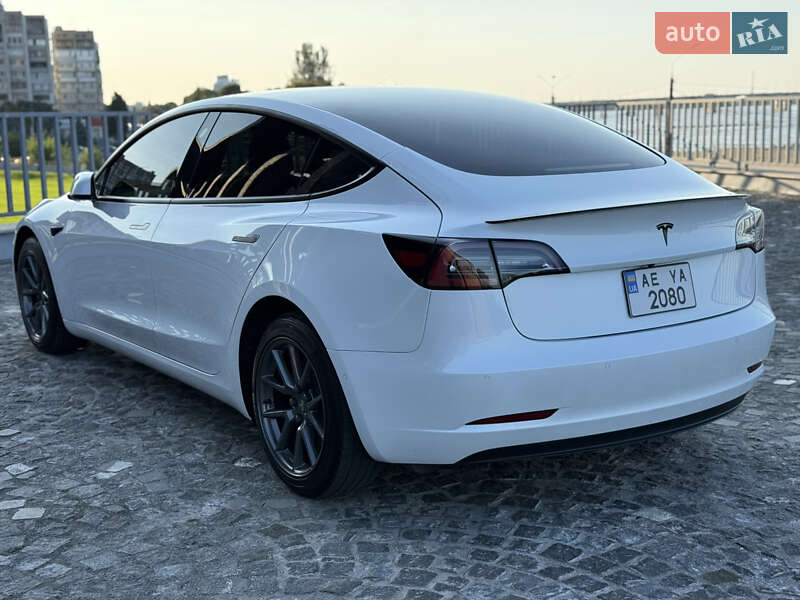 Седан Tesla Model 3 2022 в Днепре