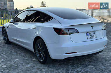 Седан Tesla Model 3 2022 в 