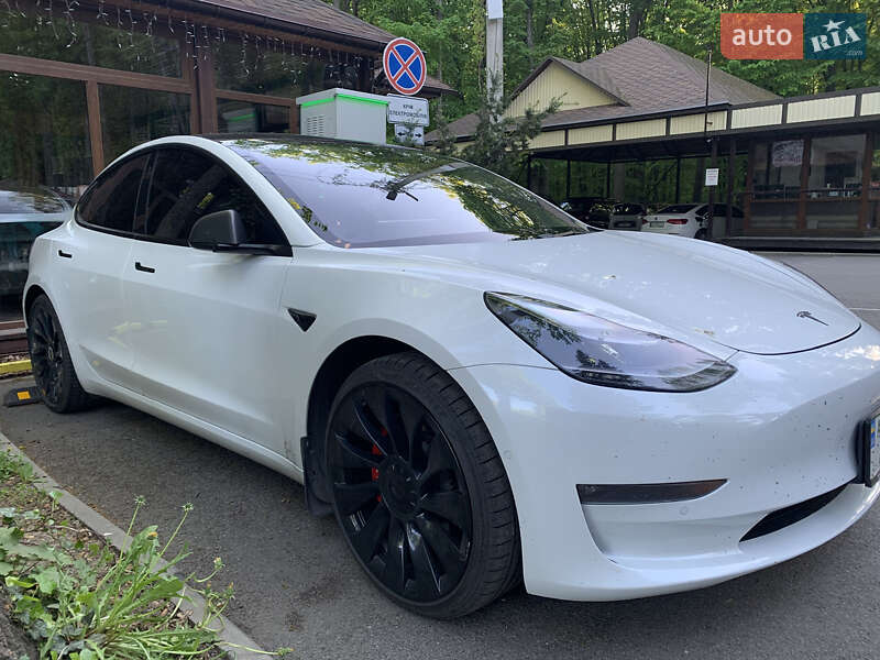 Седан Tesla Model 3 2021 в 