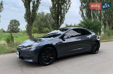 Седан Tesla Model 3 2023 в 