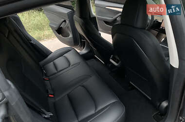 Седан Tesla Model 3 2023 в 