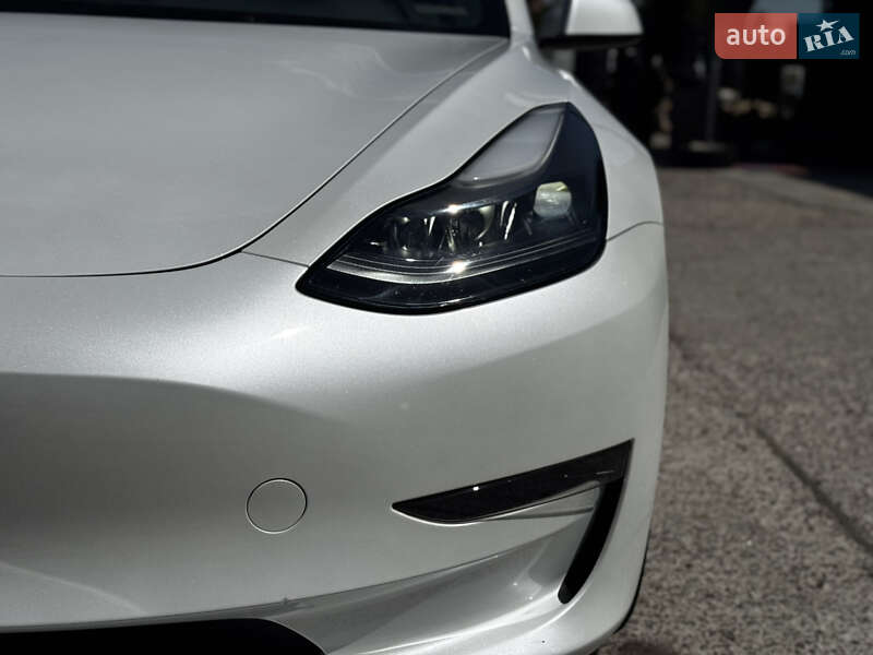 Седан Tesla Model 3 2023 в Житомире
