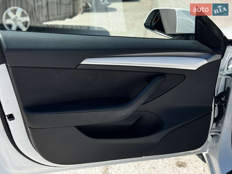 Седан Tesla Model 3 2023 в Житомире