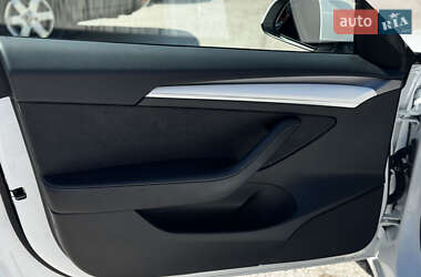 Седан Tesla Model 3 2023 в 