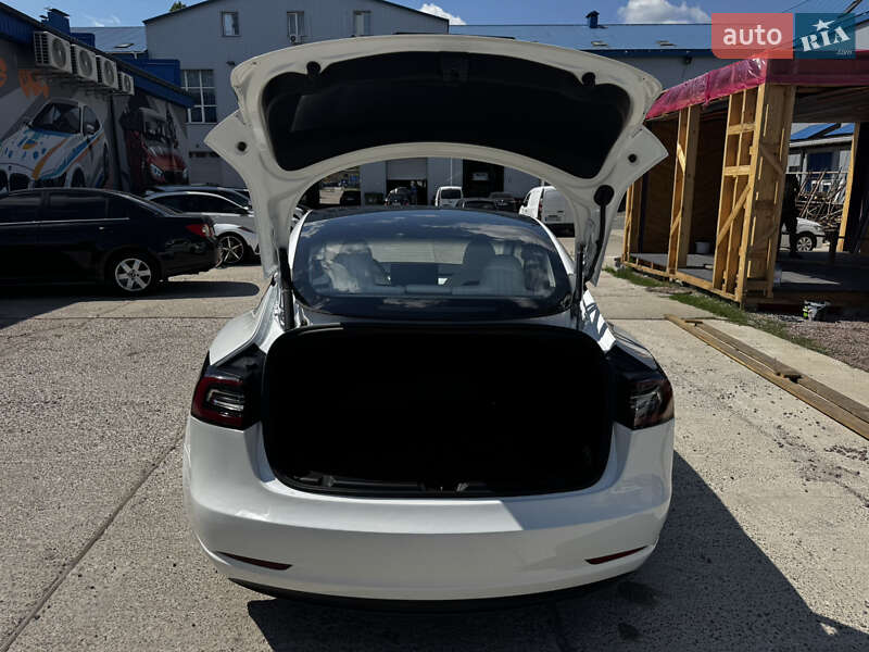 Седан Tesla Model 3 2023 в Житомире