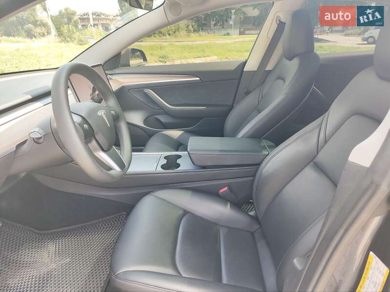 Седан Tesla Model 3 2023 в Киеве