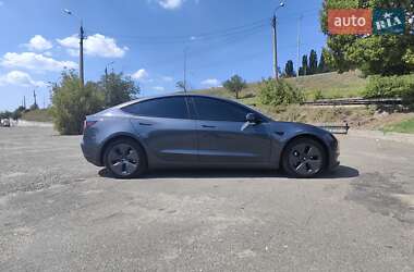 Седан Tesla Model 3 2023 в 