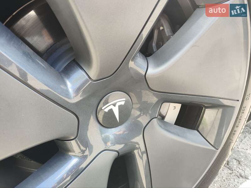 Седан Tesla Model 3 2023 в Киеве