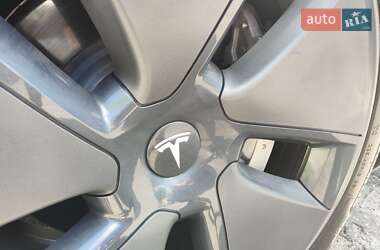 Седан Tesla Model 3 2023 в 