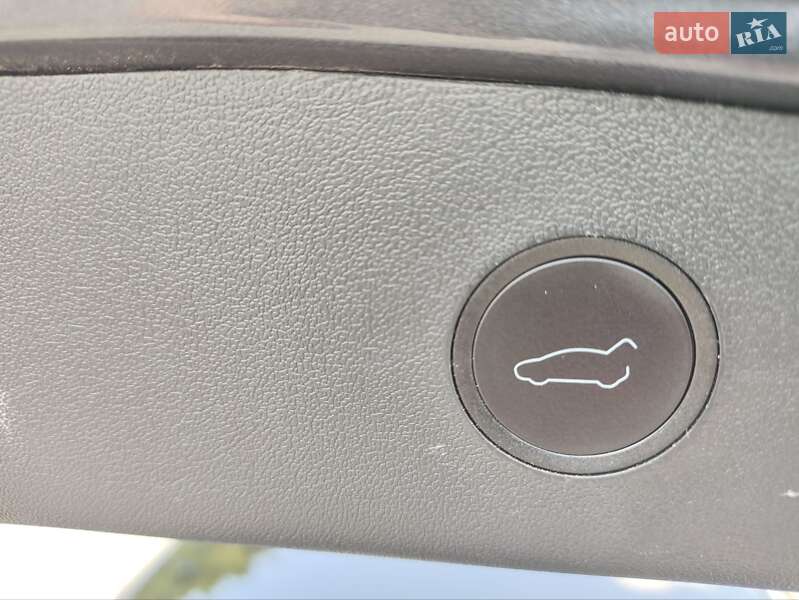 Седан Tesla Model 3 2023 в Киеве