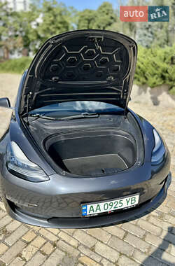 Седан Tesla Model 3 2018 в 
