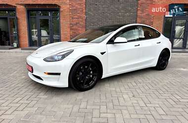 Седан Tesla Model 3 2021 в 