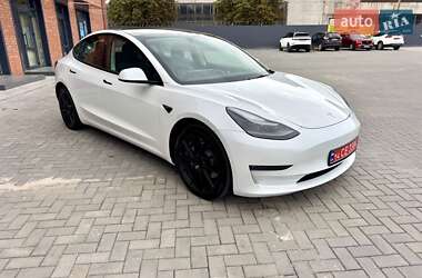 Седан Tesla Model 3 2021 в 