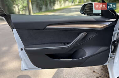 Седан Tesla Model 3 2022 в 