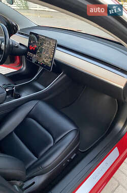 Седан Tesla Model 3 2018 в 