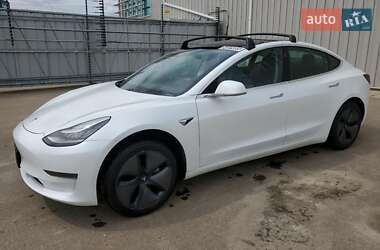 Седан Tesla Model 3 2020 в 