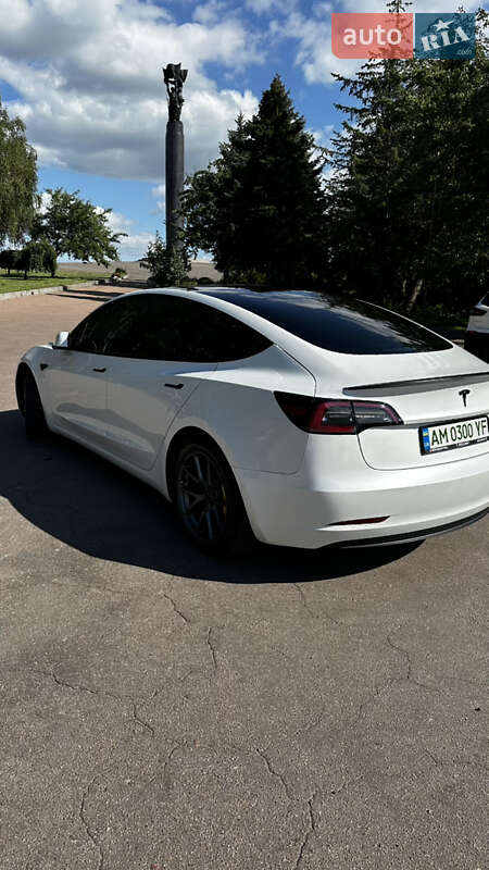 Седан Tesla Model 3 2021 в Житомире