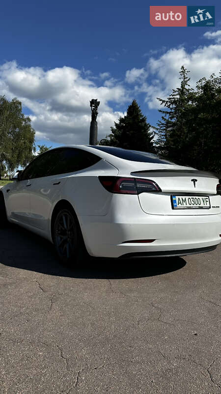 Седан Tesla Model 3 2021 в Житомире