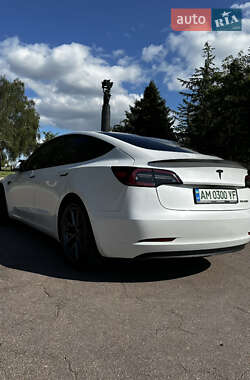 Седан Tesla Model 3 2021 в 