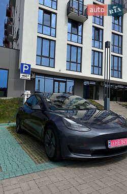 Седан Tesla Model 3 2022 в 