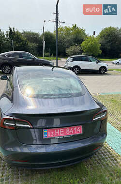 Седан Tesla Model 3 2022 в 