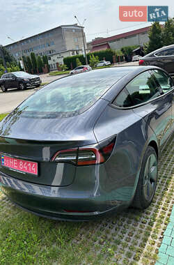 Седан Tesla Model 3 2022 в 