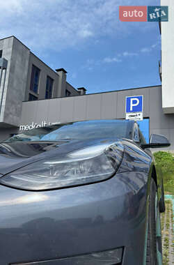 Седан Tesla Model 3 2022 в 