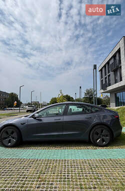 Седан Tesla Model 3 2022 в 