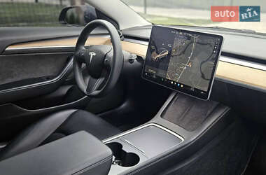 Седан Tesla Model 3 2022 в 