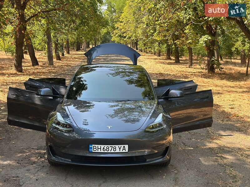 Седан Tesla Model 3 2023 в Одессе