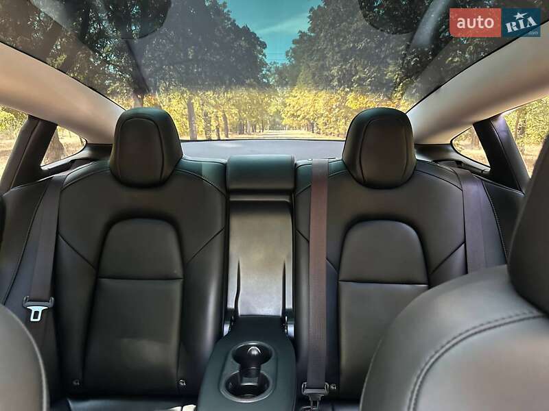 Седан Tesla Model 3 2023 в Одессе
