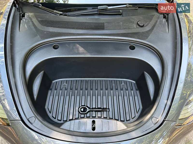 Седан Tesla Model 3 2023 в Одессе