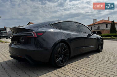 Седан Tesla Model 3 2024 в 