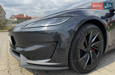 Седан Tesla Model 3 2024 в 