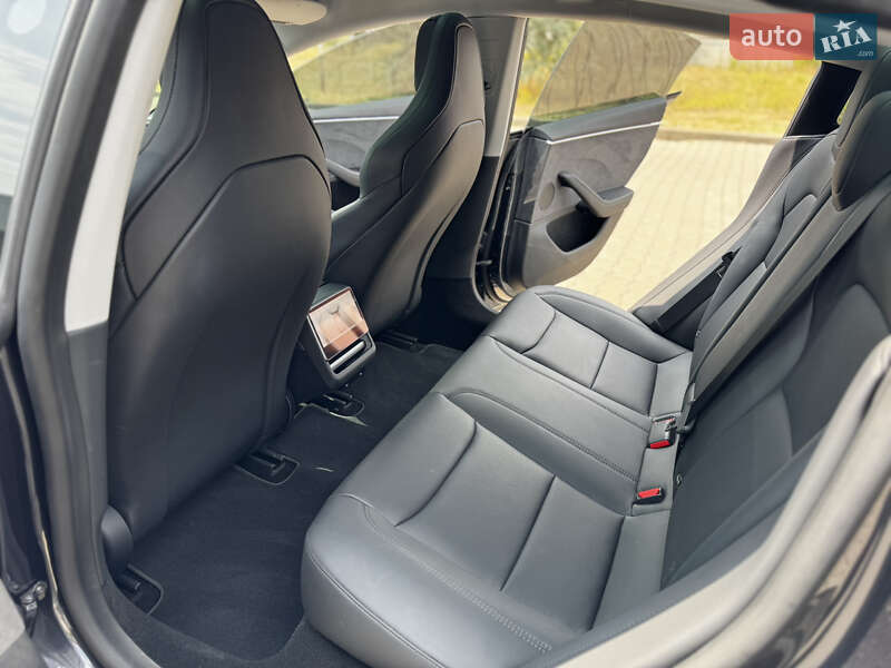 Седан Tesla Model 3 2024 в Одесі