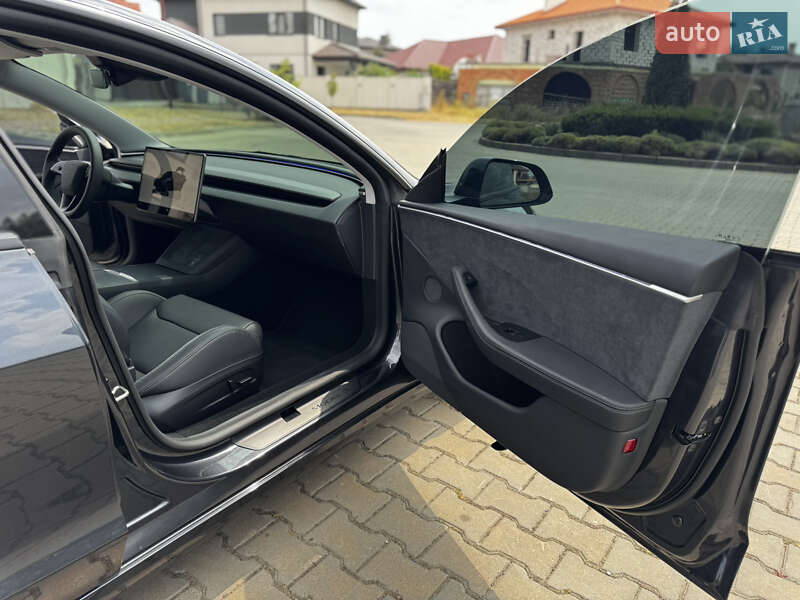 Седан Tesla Model 3 2024 в Одесі