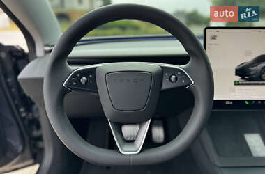 Седан Tesla Model 3 2024 в 