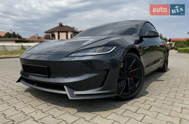 Седан Tesla Model 3 2024 в 