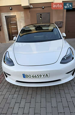 Седан Tesla Model 3 2022 в Тернополе