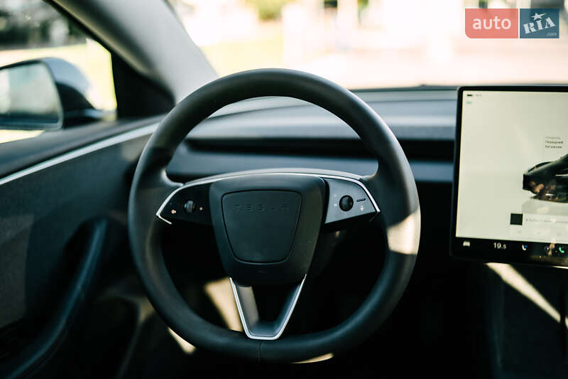 Седан Tesla Model 3 2024 в Одесі